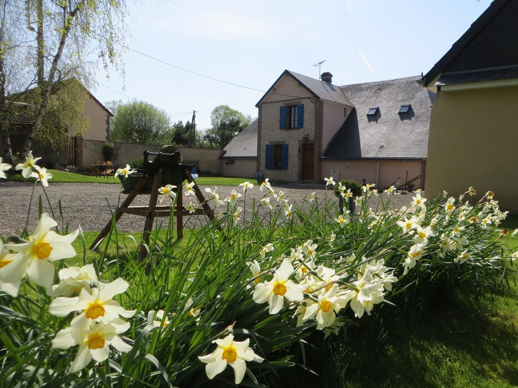 Les Logis Du Breuil Bed & Breakfast Marchéville Exterior photo