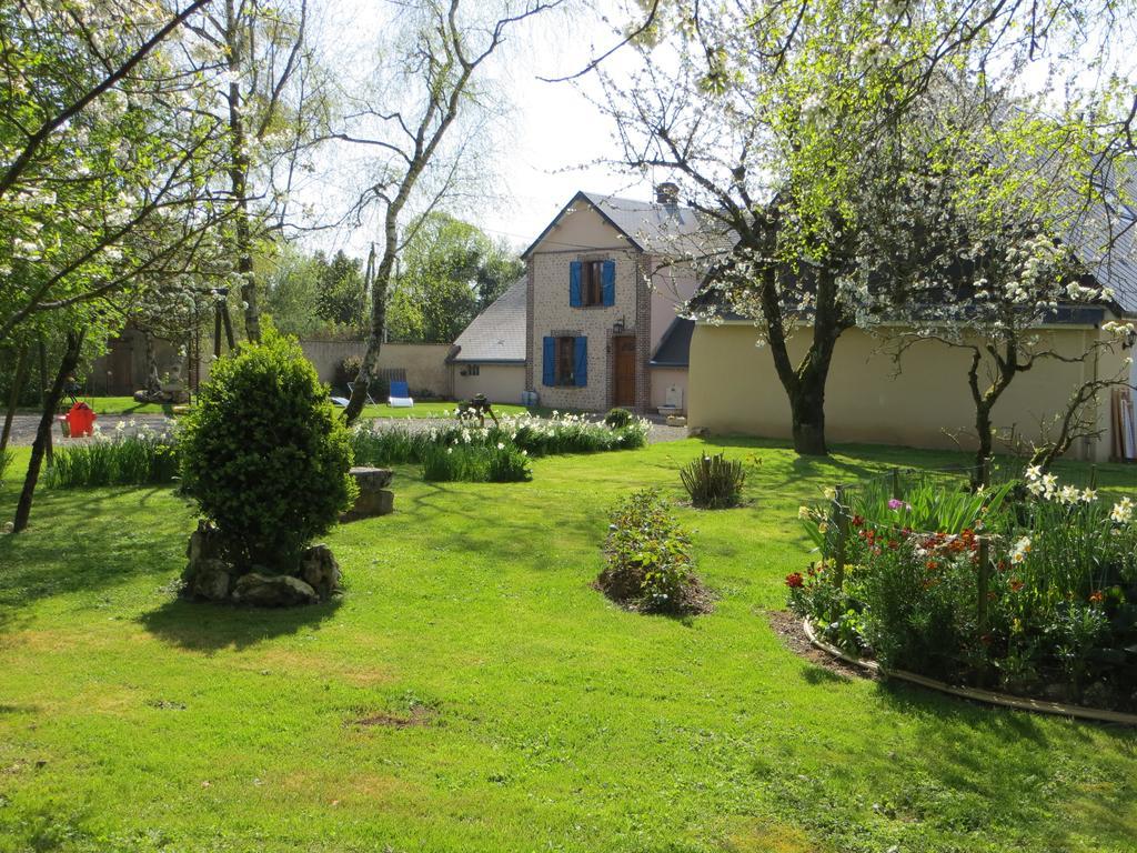 Les Logis Du Breuil Bed & Breakfast Marchéville Exterior photo